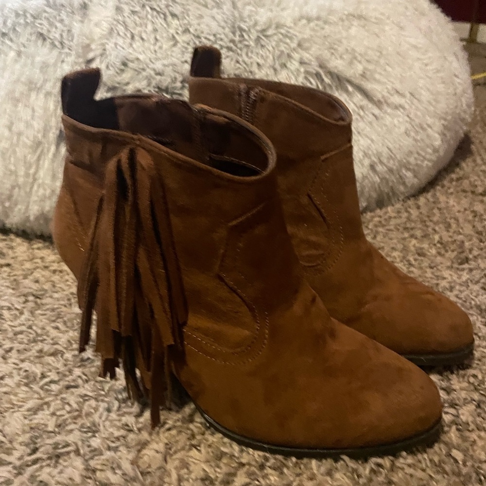 Fringe boot